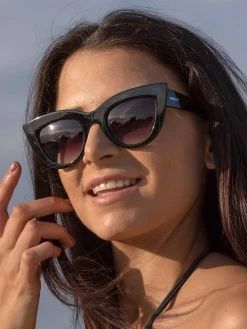 Dollboxx Chloe - Black Sunglasses 12 Dollboxx Chloe - Black Sunglasses -Dollboxx Import Shop Chloe Black Sunglasses Sunglasses dollboxx 3 697fab0a 64a0 4a13 ac30 df8388fdd784