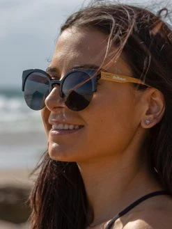 Dollboxx Deja Vu - Black Sunglasses -Dollboxx Import Shop Deja Vu Black Sunglasses Sunglasses dollboxx 6 49bd045a 3f36 43fe 8ea8 f14c12788555