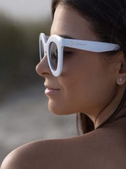 Dollboxx Lucy - White Sunglasses -Dollboxx Import Shop Lucy White Sunglasses Sunglasses dollboxx 7 e114fe6d 69dd 4a03 b965 8bff741ce61c