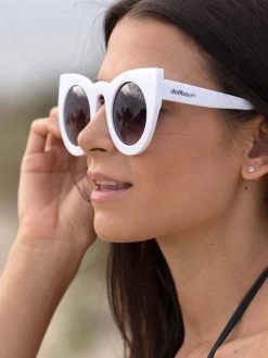 Dollboxx Tammy - White Sunglasses 35 Dollboxx Tammy - White Sunglasses -Dollboxx Import Shop Tammy White Sunglasses Sunglasses dollboxx 16 67b164bf e668 4edf 9df5 ff4cc9bcebfd