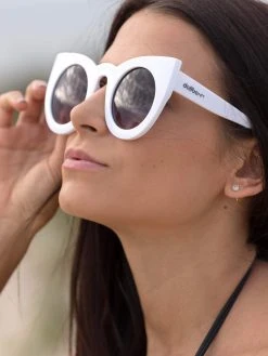 Dollboxx Tammy - White Sunglasses 37 Dollboxx Tammy - White Sunglasses -Dollboxx Import Shop Tammy White Sunglasses Sunglasses dollboxx 18 8d7991b6 f225 4901 8cf0 fe17d034cb40