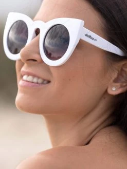 Dollboxx Tammy - White Sunglasses 22 Dollboxx Tammy - White Sunglasses -Dollboxx Import Shop Tammy White Sunglasses Sunglasses dollboxx 3 e4937ede 2d7c 4beb ac83 6d792764fbf5