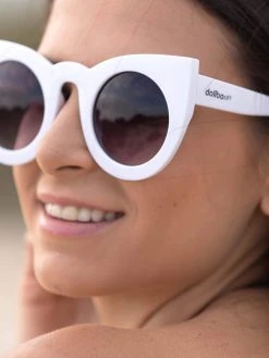 Dollboxx Tammy - White Sunglasses 24 Dollboxx Tammy - White Sunglasses -Dollboxx Import Shop Tammy White Sunglasses Sunglasses dollboxx 5 d55d208e ae5e 433b 97ba 1cf08d3ec562