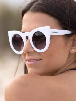 Dollboxx Tammy - White Sunglasses 27 Dollboxx Tammy - White Sunglasses -Dollboxx Import Shop Tammy White Sunglasses Sunglasses dollboxx 8 152fff76 03e8 43e2 98a4 2d3afc632457