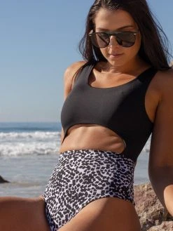 Dollboxx Tori One Piece - Monochrome -Dollboxx Import Shop Tori One Piece Monochrome Swimwear dollboxx 22 fd748e2c a0af 4bf6 a62e 2502a069e94d